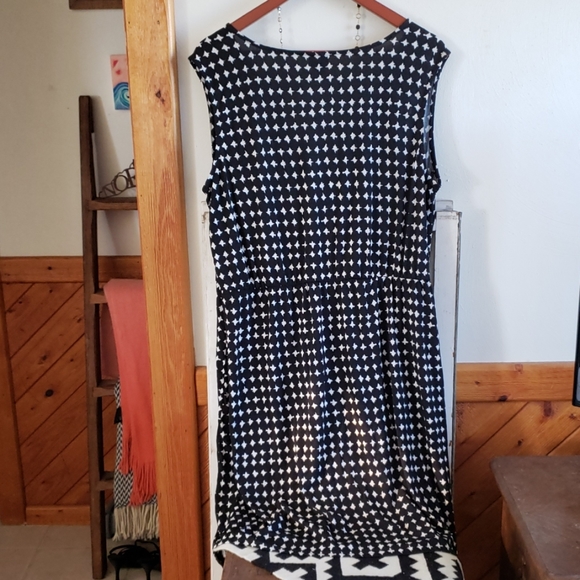 Sleeveless Faux Wrap Dress - Picture 5 of 5
